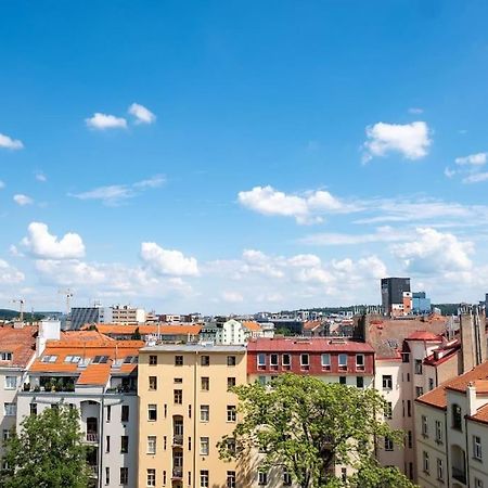 1 Bedroom Apartment With Terrace And Free Parking Near Metro Praha Bagian luar foto